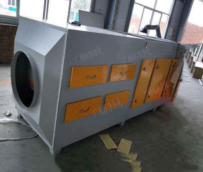 空氣過濾箱它也可以叫增壓新風(fēng)柜，新風(fēng)過濾箱