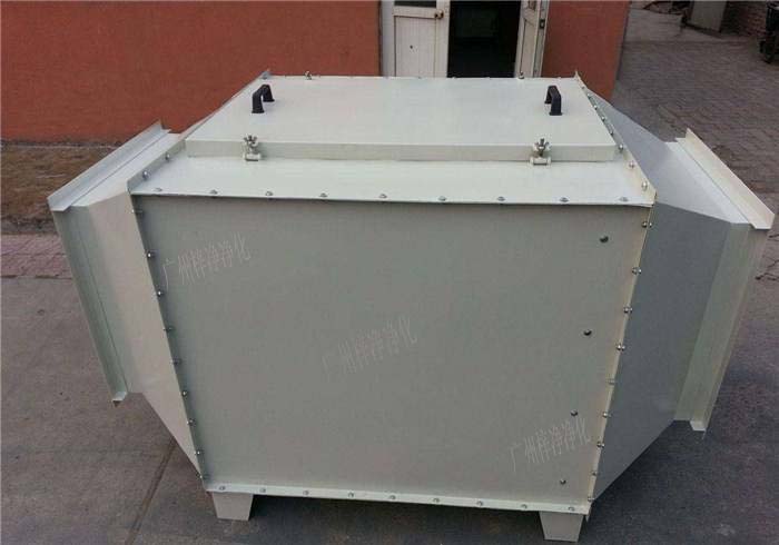 空氣過濾箱內(nèi)部結(jié)構(gòu)裝的初效空氣過濾器，高效空氣過濾器，風(fēng)機(jī)組合而成。