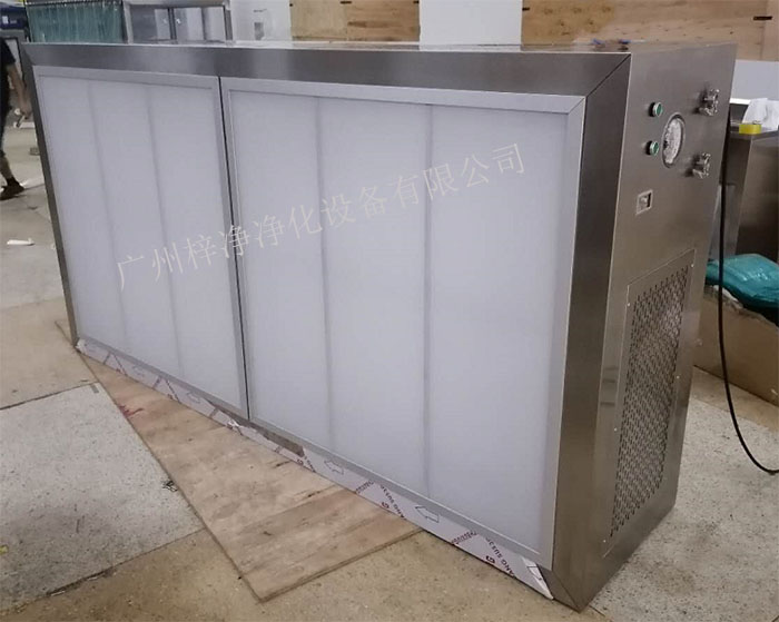 潔凈層流罩它主要由箱體、風機、初效空氣過濾器、高效空氣過濾器、阻尼層、燈具等組成。