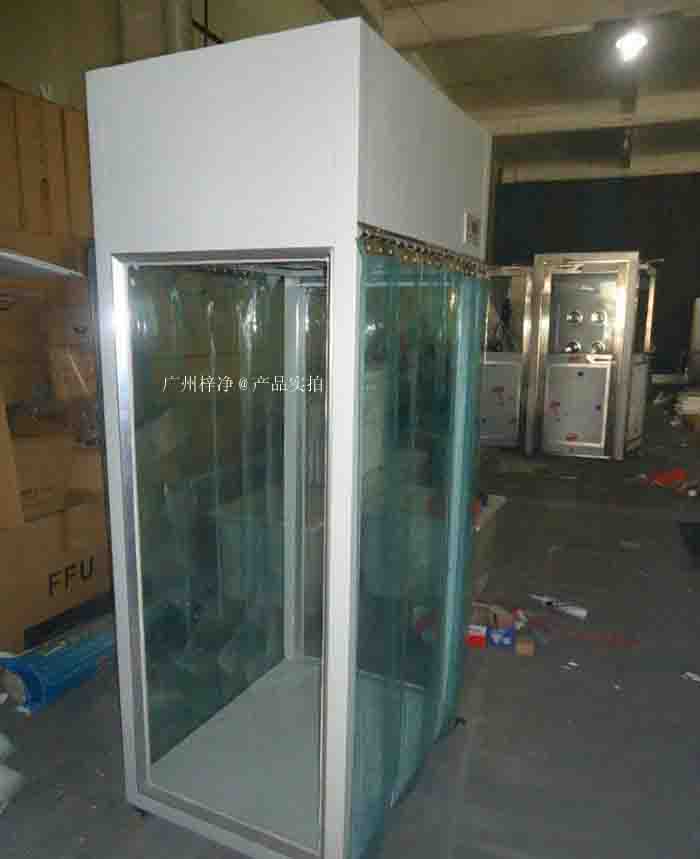 潔凈采樣車工作原理是從室內(nèi)空氣經(jīng)過初效過濾器、高效過濾器出風(fēng)的形式達(dá)到高潔凈度