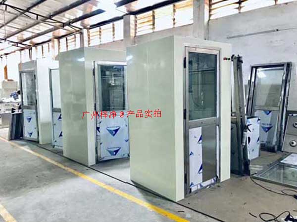 在工業(yè)生產(chǎn)過(guò)程中，風(fēng)淋室作為一種重要的凈化設(shè)備